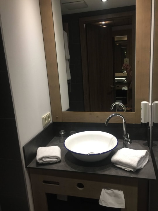 Waschbecken im Bad Hotel Cocoon Hauptbahnhof