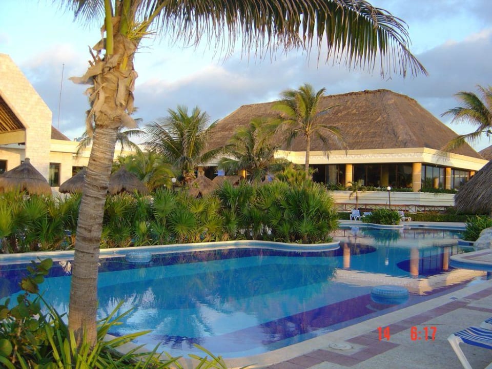 Poolblick Bahia Principe Luxury Akumal