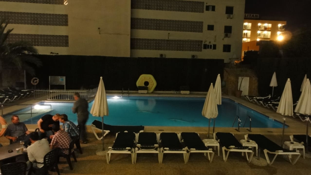 Poolanlage bei Nacht Hotel Don Miguel
