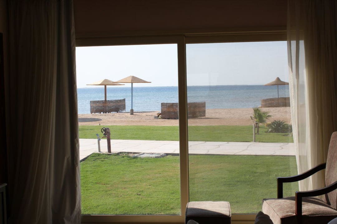 Blick aus dem Fenster unseres Strandbungalows Shams Prestige Abu Soma-Adults Only