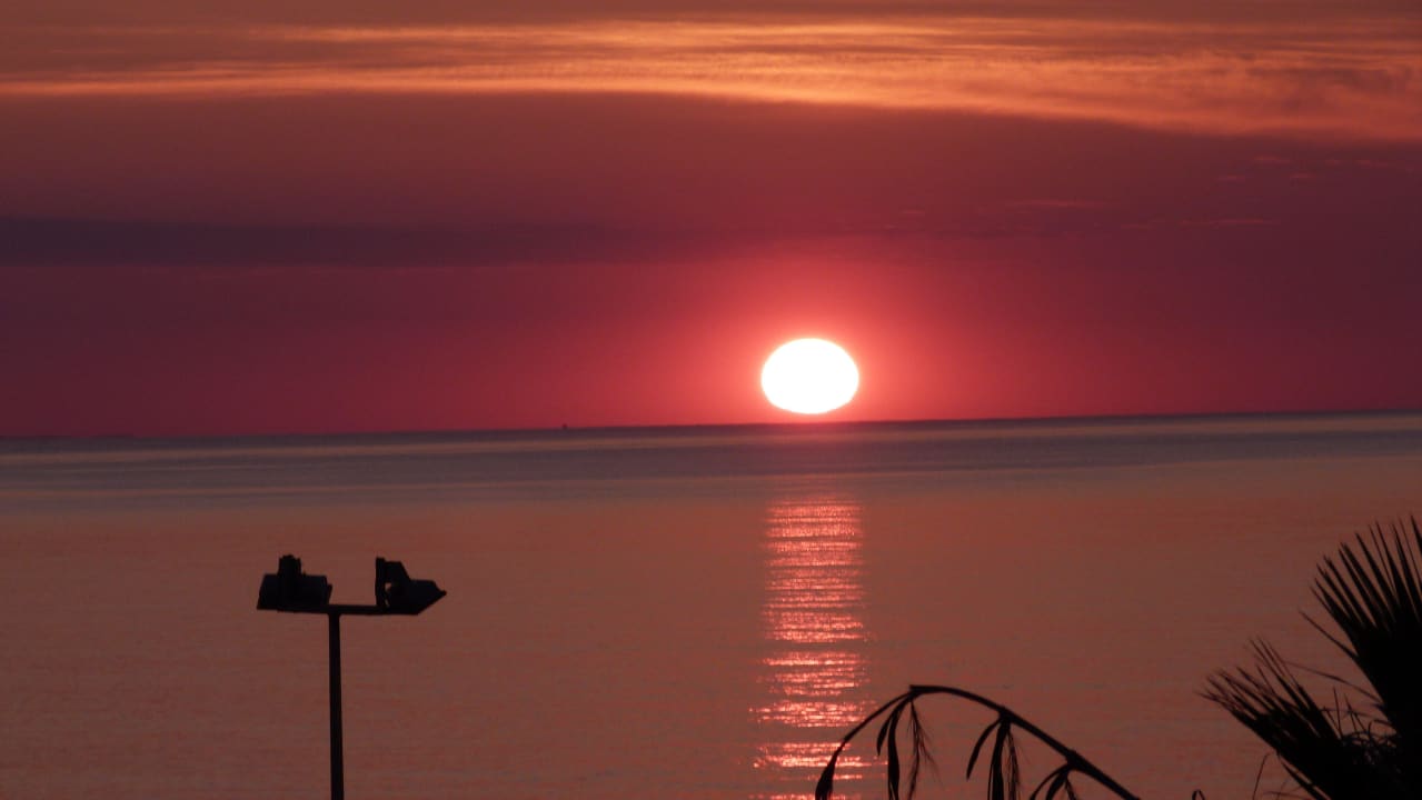 Blick vom Balkon aufs Meer Sonnenaufgang Hipotels Don Juan