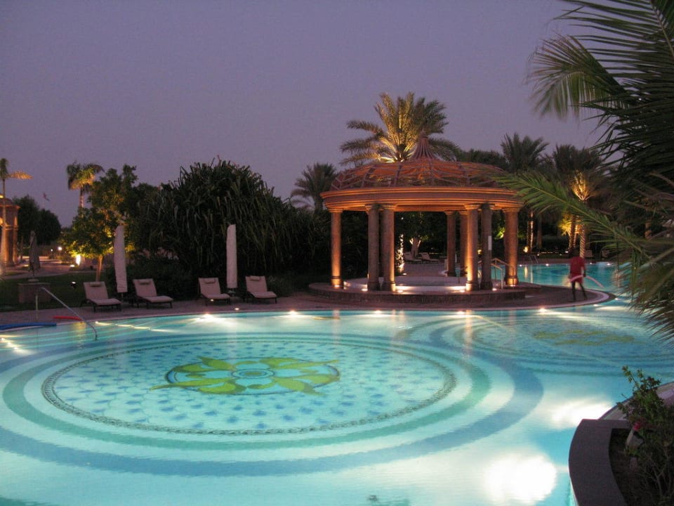 Pool am Ostflügel Emirates Palace Mandarin Oriental