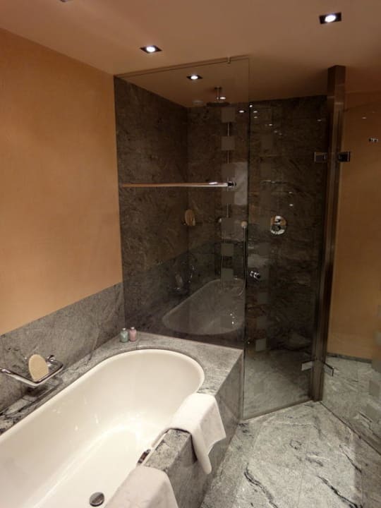 Badezimmer Tschuggen Grand Hotel Arosa