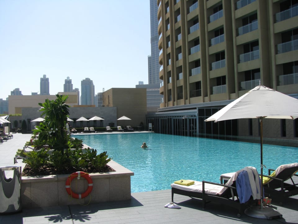 Riesenpool Kempinski Central Avenue Dubai