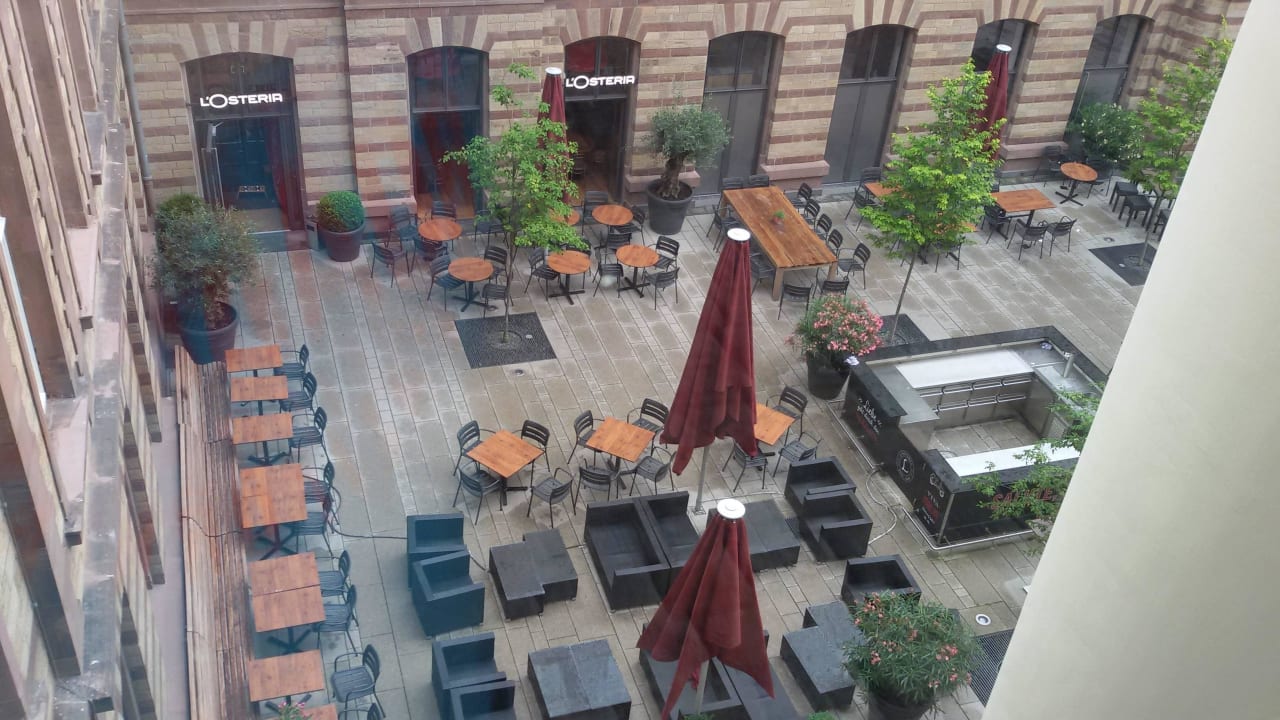 Innenhof ibis Styles Trier
