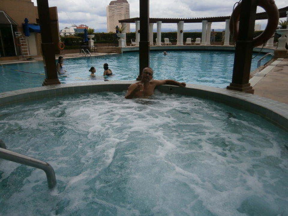 Джакузи и бассейн Sunway Putra Hotel