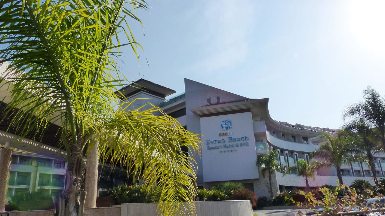 Frontansicht Haupteingang Sunis Evren Beach Resort Hotel & Spa
