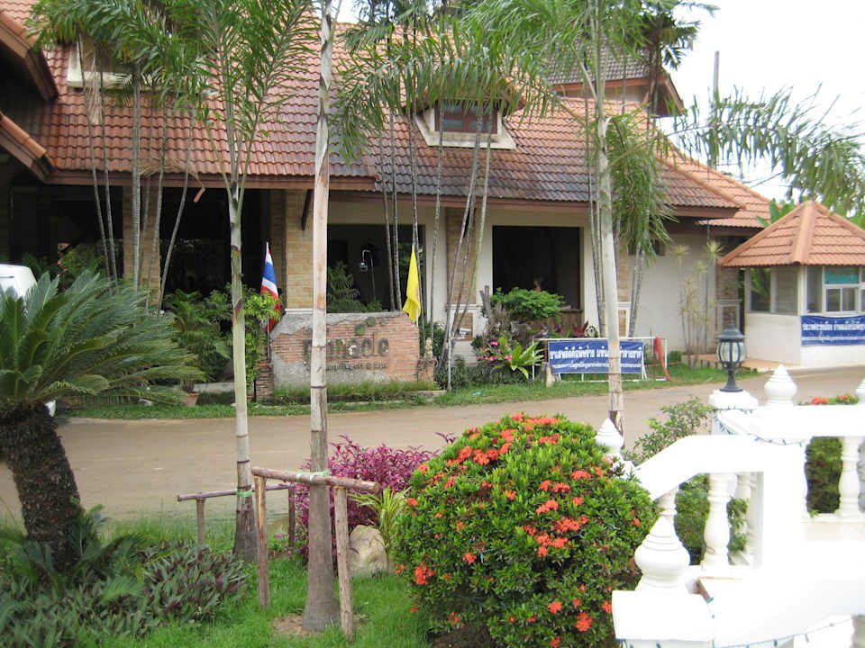Blick auf Hoteleingang Hotel River Kwai Botanic Garden Resort
