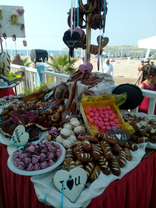 Strand Well Palace Side