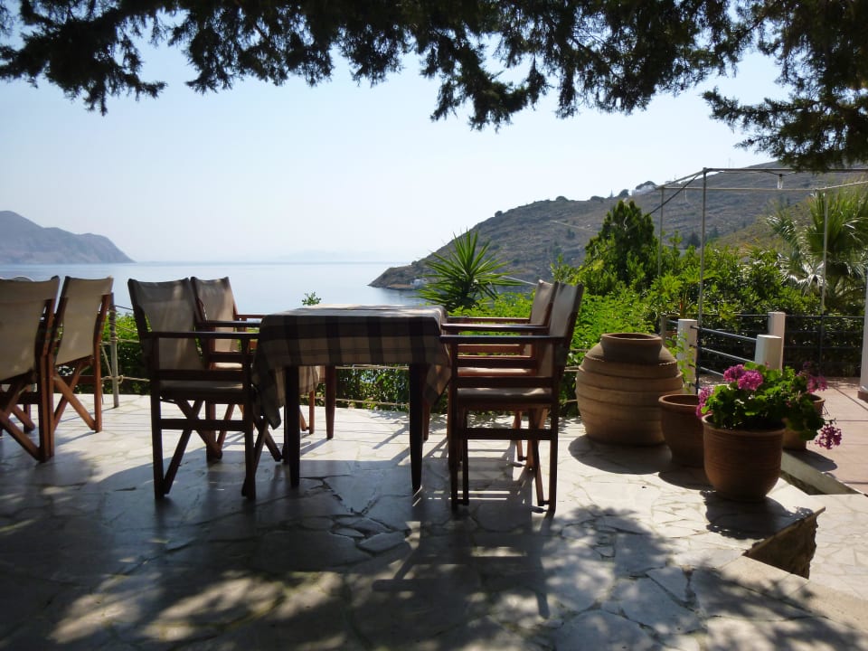 Die Terrasse - der Ausblick ist nicht zu toppen Hotel Niriides