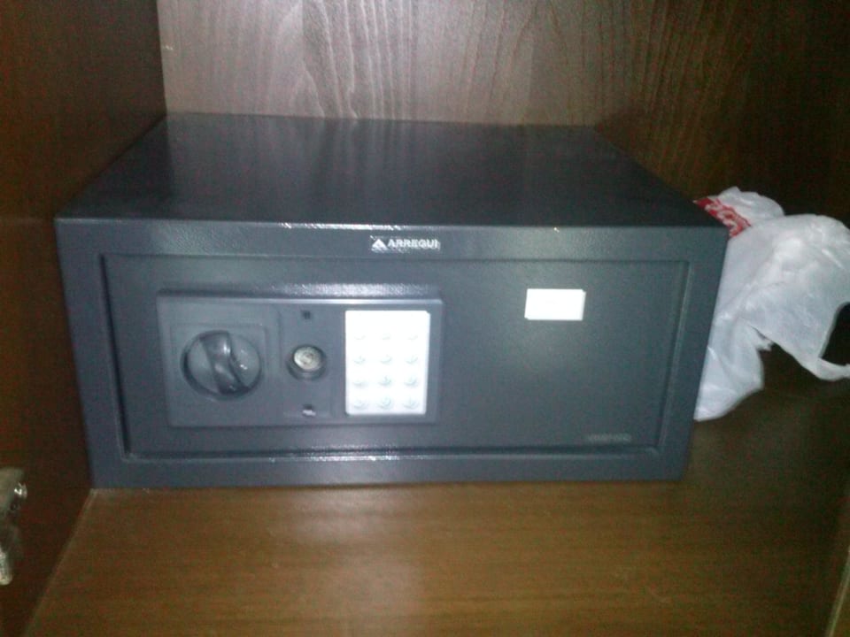 Sejf niestety drogi 40$ za 2 tygodnie Monarque Club Rivage