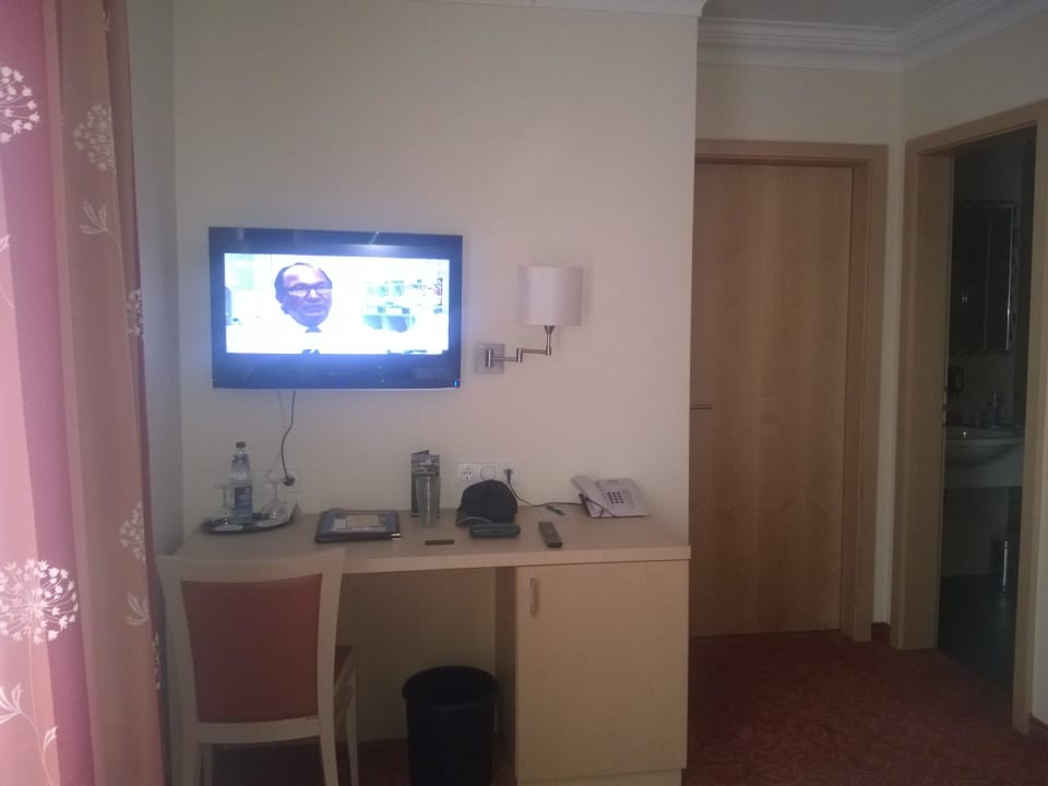 Fernseher macht keine 4 Sterne  Hotel Dirsch Wellness & Spa Resort