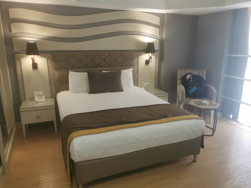 Zimmer Saturn Palace Resort Hotel