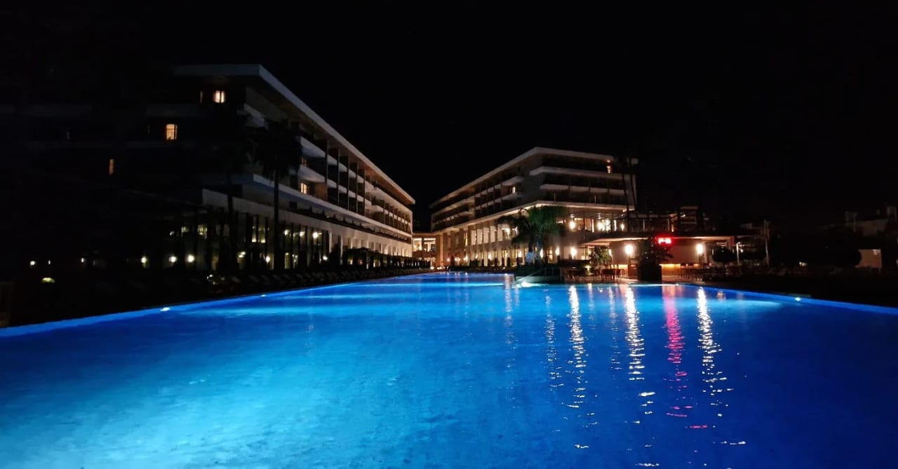 Pool Acanthus Cennet Barut Collection