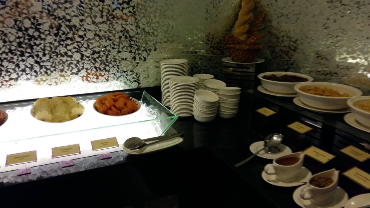 Trochę owoców,płatki, miód Hotel Royal Bangkok