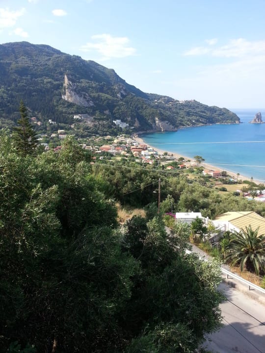 Aussicht vom Hotel zum Ort/Strand Studios & Appartements Belvedere