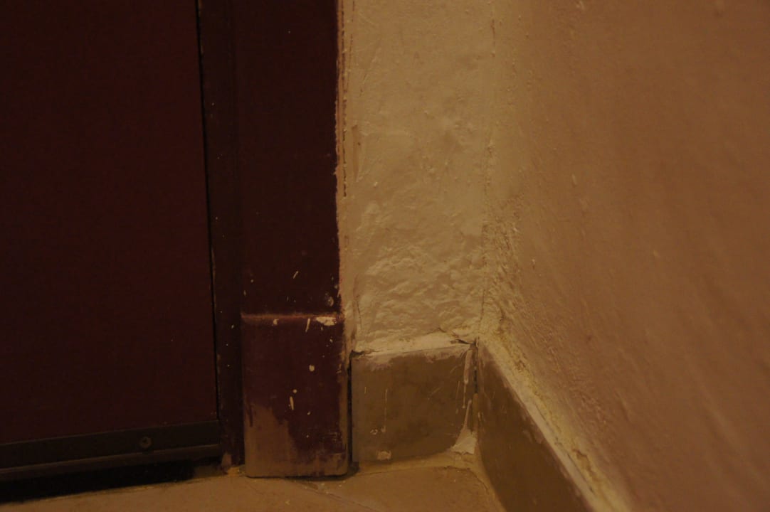 Mal wieder eine feuchte Wand Hotel Gorgonia Beach Resort