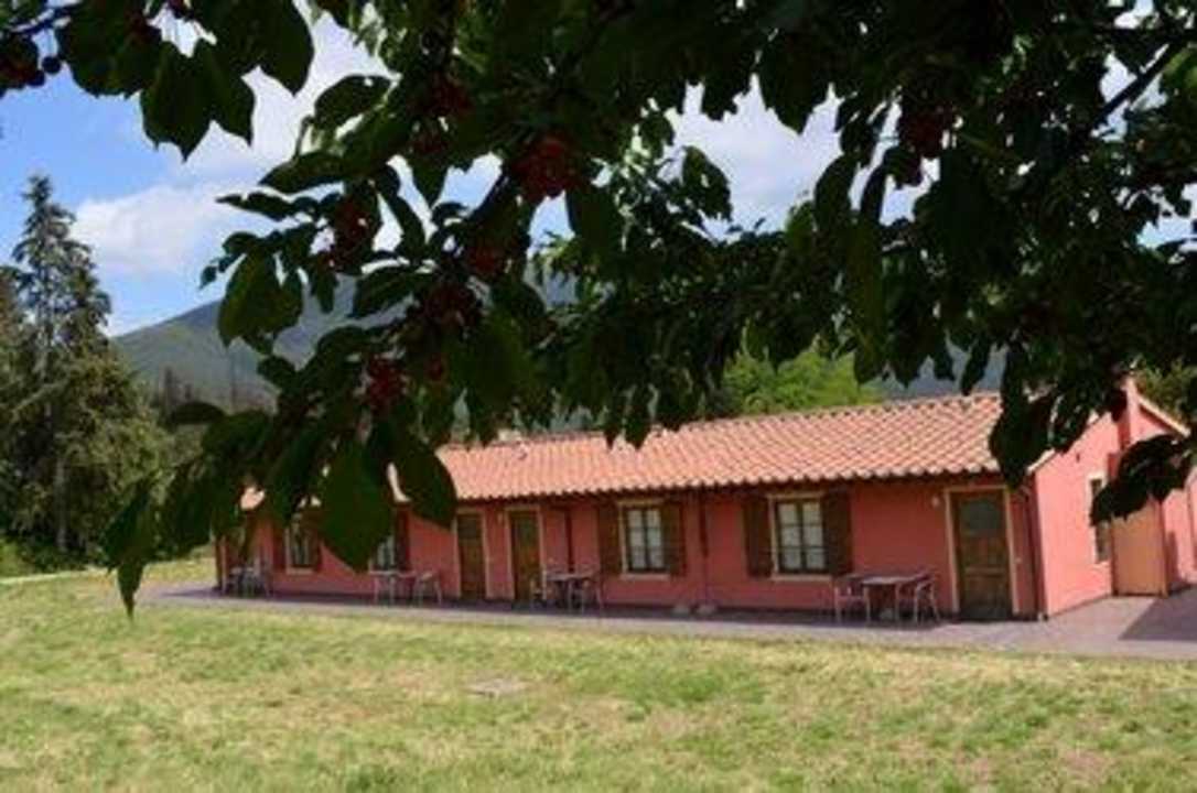 Vista dalla Piscina sulle Depandance  Hotel Villa Rinascimento