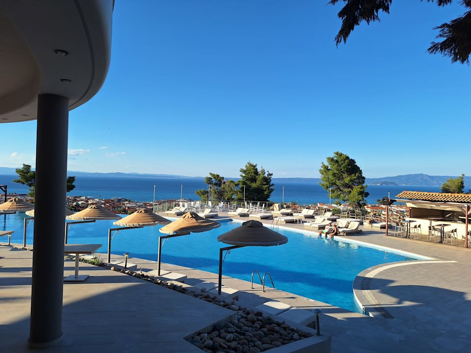 Pool Alia Palace