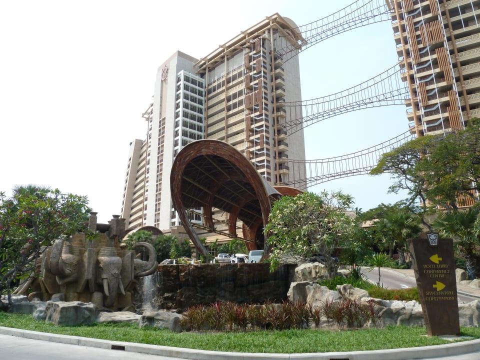 Haupteingang Centara Grand Mirage Beach Resort Pattaya