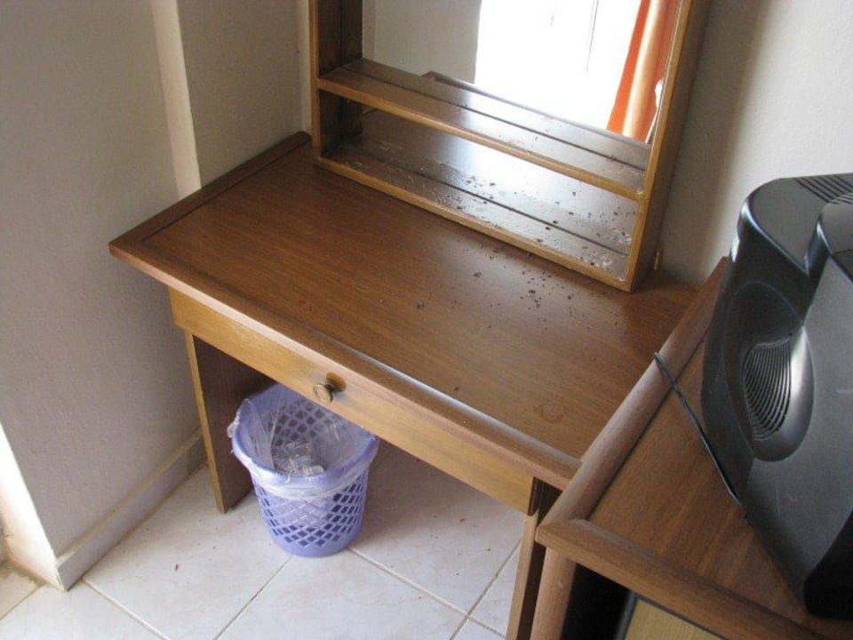 Taki niby stolik z lustrem  Saygili Beach Hotel