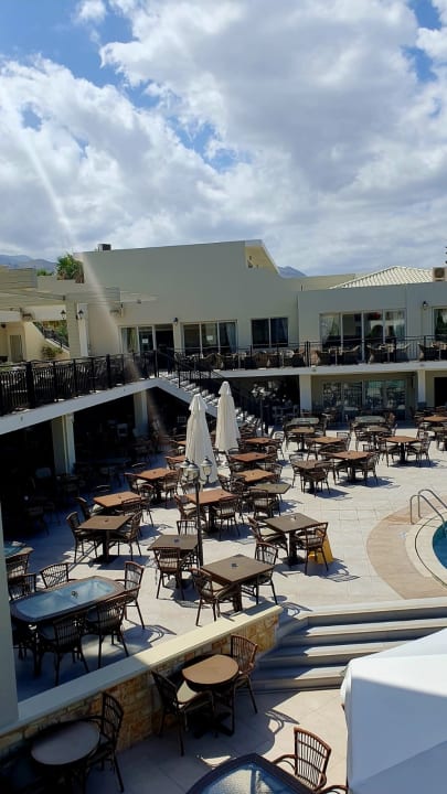 Pool Vantaris Palace