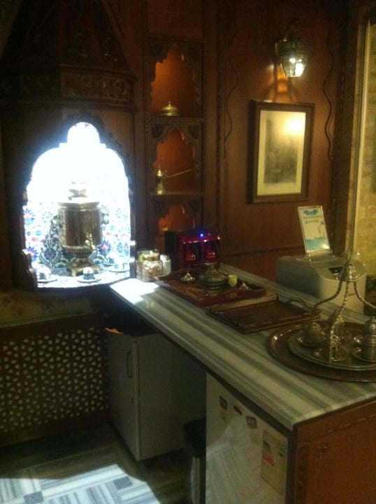 Ground floor seating area Hotel Niles Istanbul