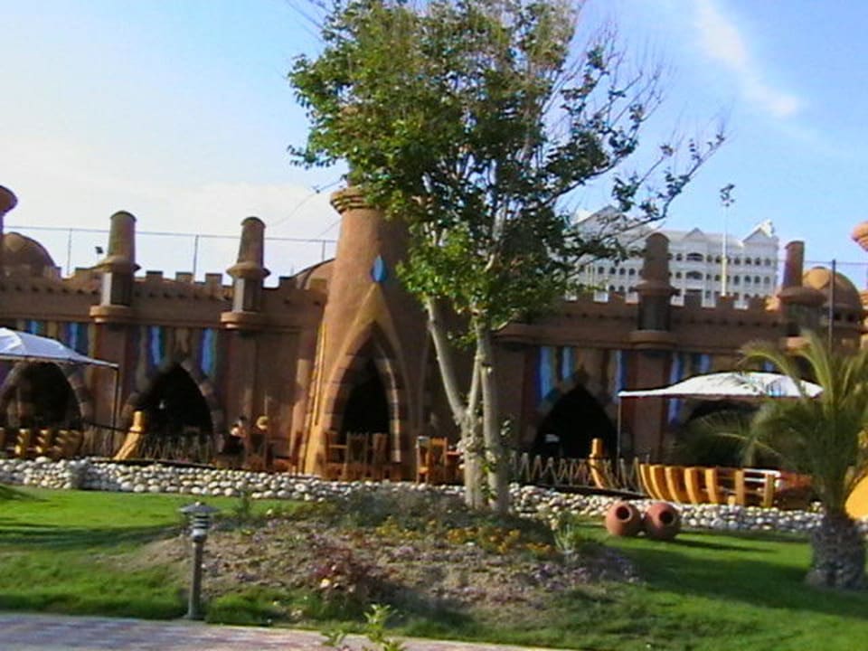 Vom Strand abgewandte Seite Kamelya Aishen Club