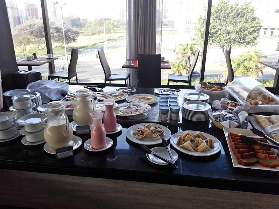 Frühstücksbüffet im Hauptrestaurant Hotel Wyndham Bogota