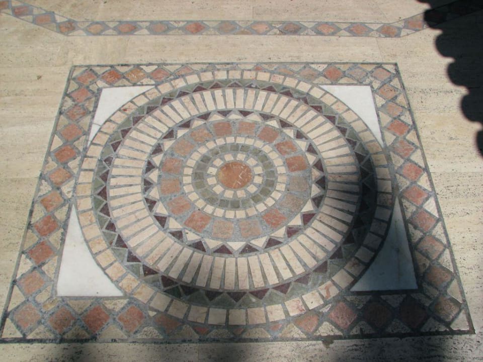 Mosaik auf der Hauptterrasse Dogan Hotel by Prana Hotels & Resorts