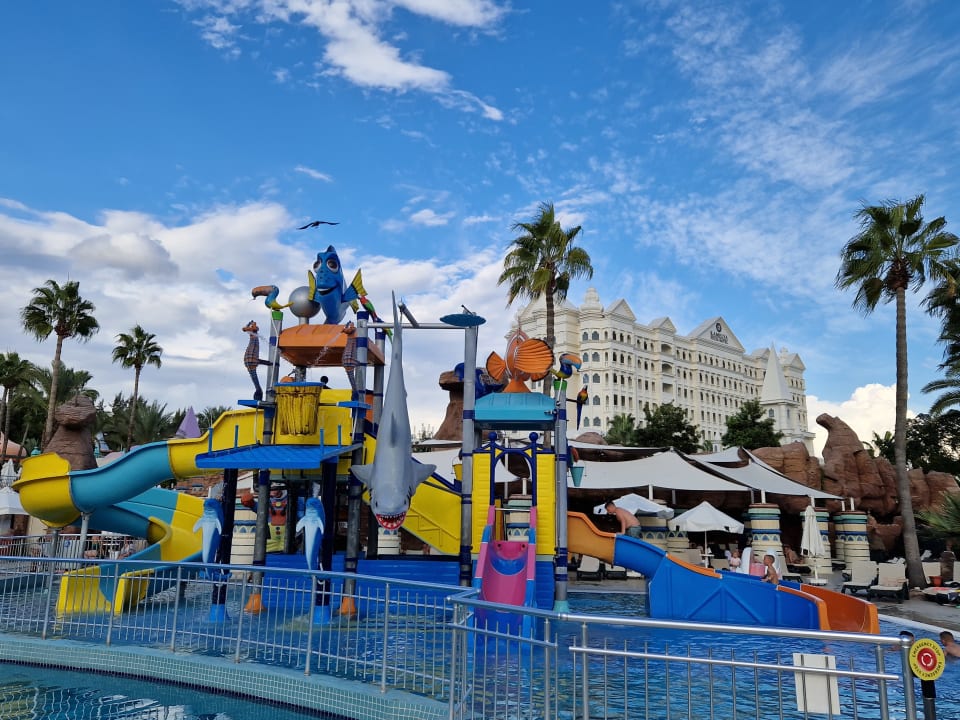 Pool Kamelya Aishen Club