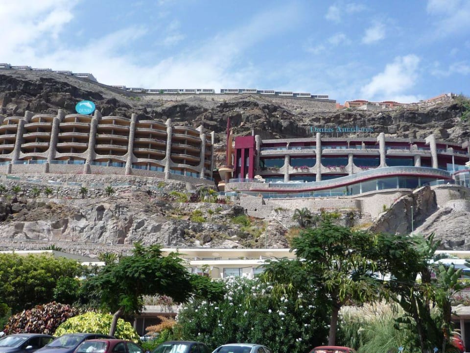 Widok hotelu od strony plazy Gloria Palace Royal Hotel & Spa