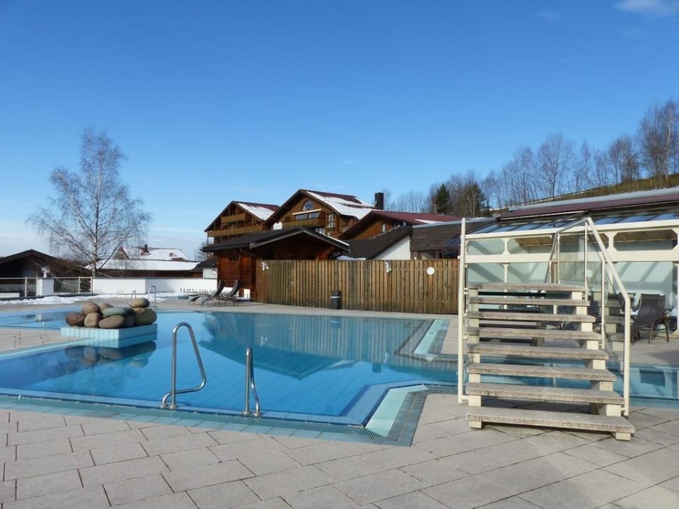 Im Hintergrund die Finnische Sauna Hotel Sonnenhof