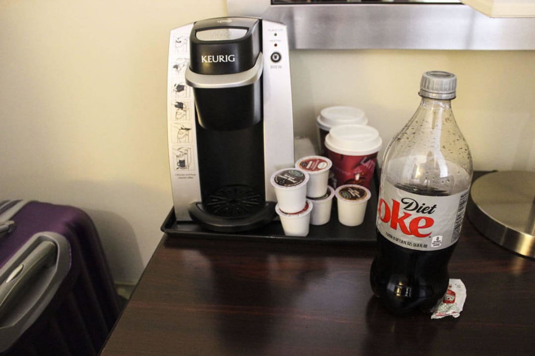 Kapselautomat im Zimmer Martinique New York on Broadway, Curio Collection by Hilton