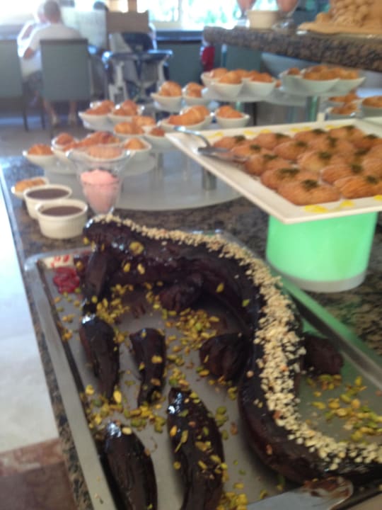 Lecker  Serenis Hotel