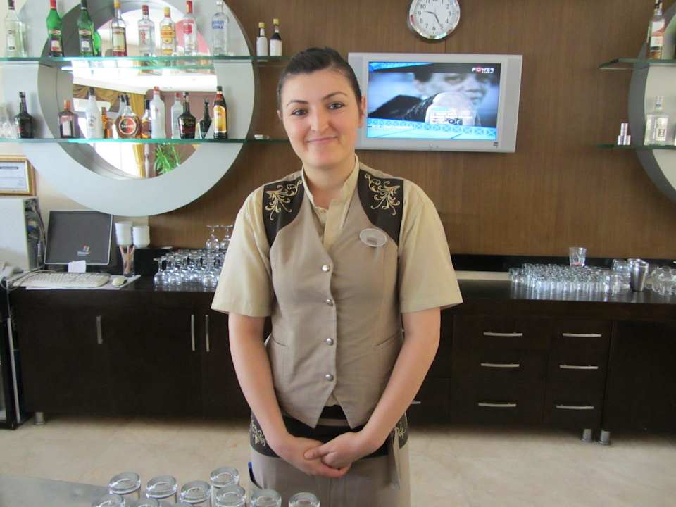 Songül - sehr fleissig Alaiye Resort & Spa