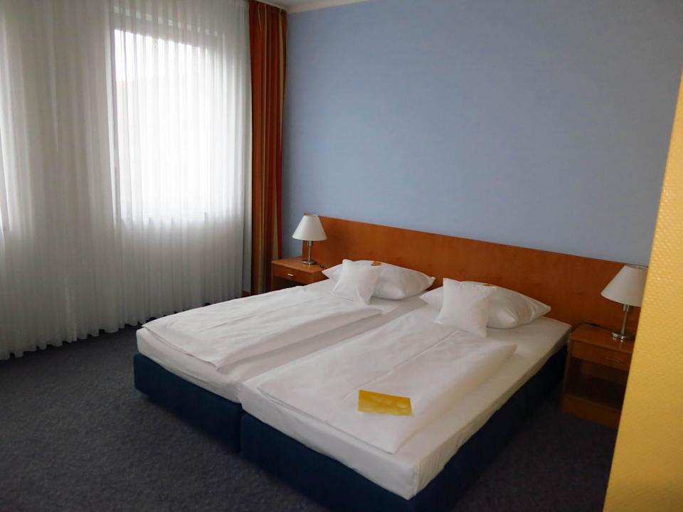 Wohn- Schlafbereich Centro Park Hotel Berlin-Neukölln