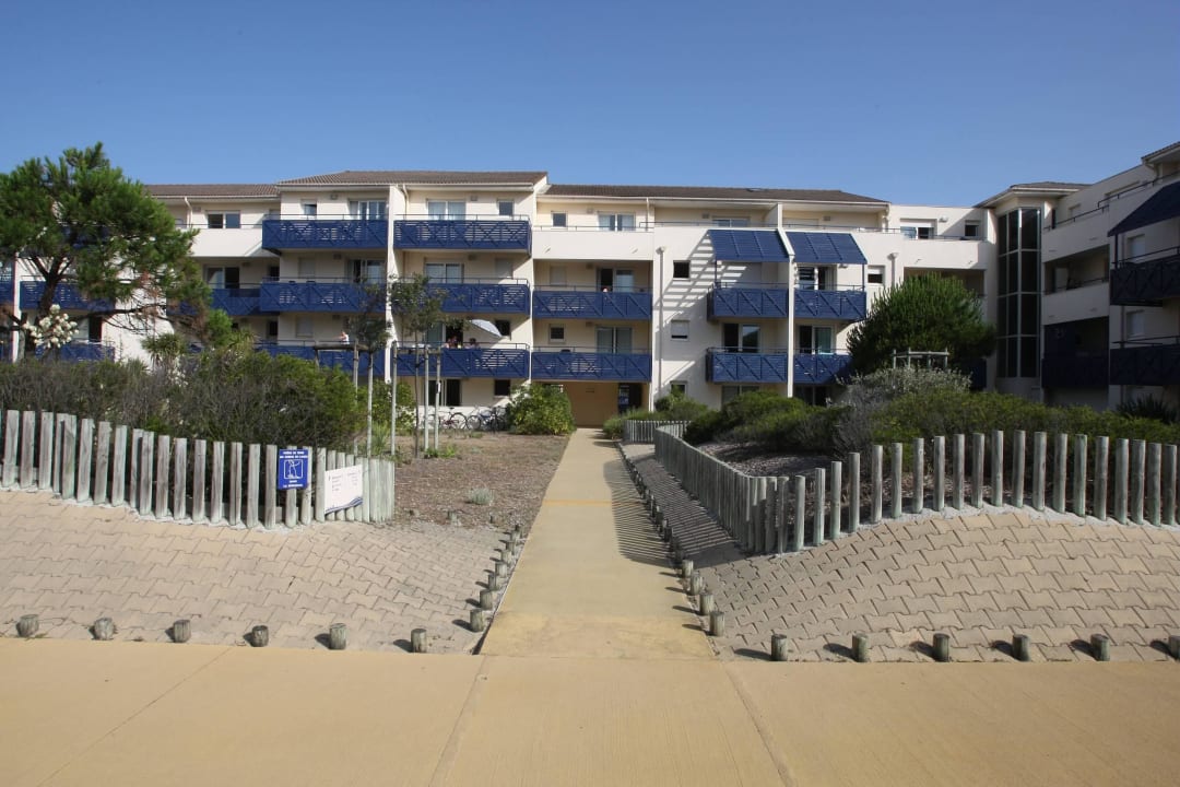 Eingang Pierre & Vacances Residenz Bleu Marine