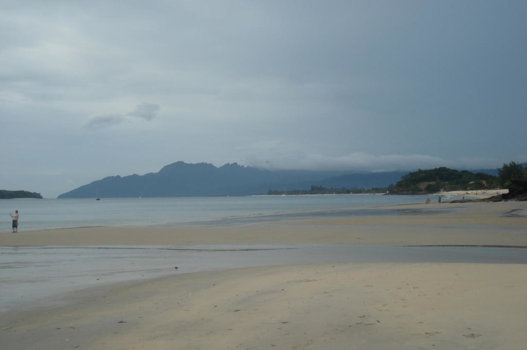 Der Traumstrand vor dem Hotel HOLIDAY VILLA BEACH RESORT & SPA LANGKAWI KEDAH