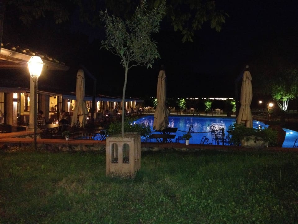 Am Abend vom Restaurant aufgenommen Hotel Borgo San Luigi