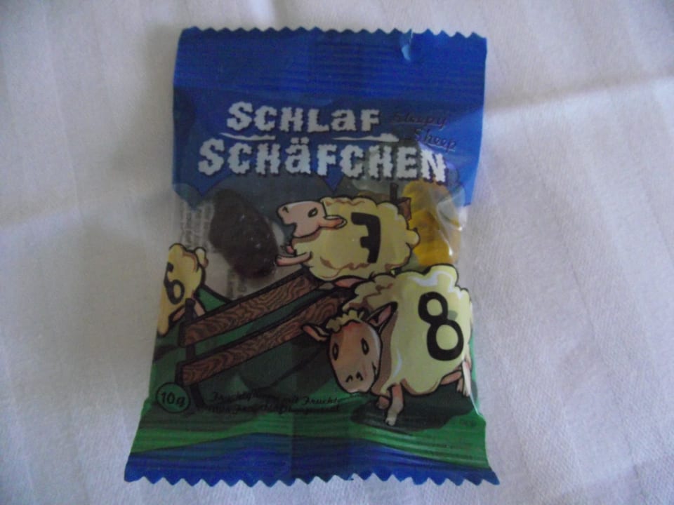 Kleines Betthupferl auf dem Kopfkissen H+ Hotel Köln Hürth