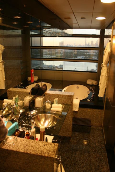 Blick von der Dusche zur Badewanne Golden Sands Hotel Creek