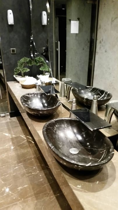 Öffentliche WCs im Hotel DoubleTree by Hilton Istanbul - Old Town