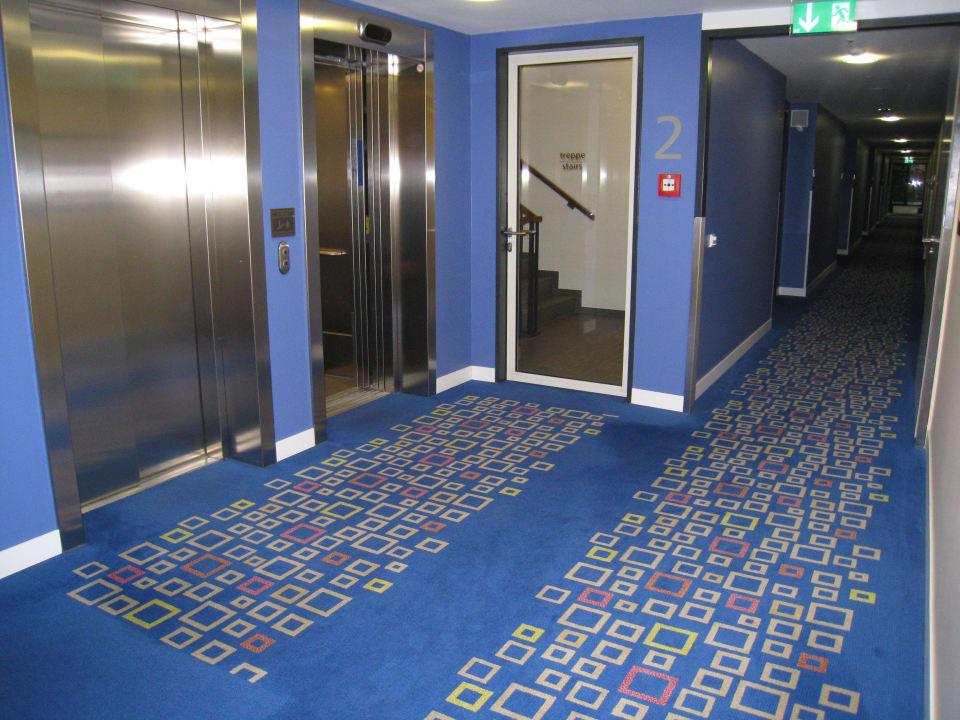 Flur  Hampton by Hilton Berlin City West