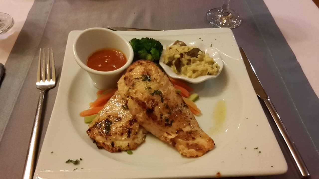 Hauptgericht im Themenrestaurant Sentido Trendy Verbena Beach