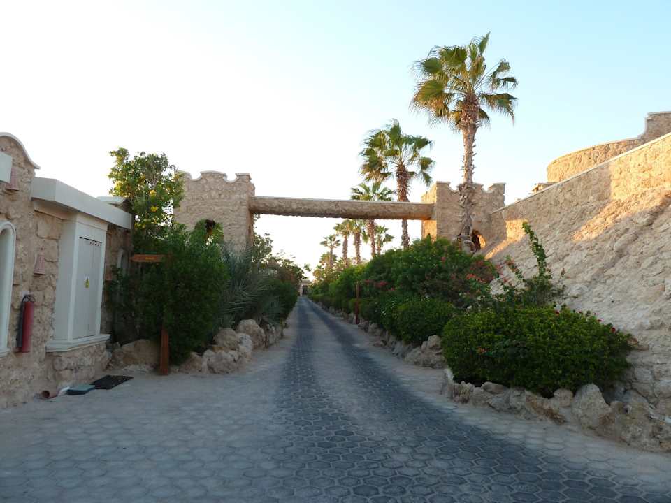 Проход к номерам Pickalbatros Citadel Resort