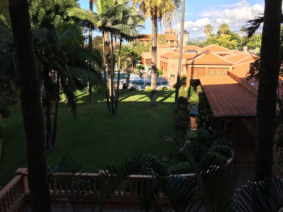 Ausblick Zimmer 152 auf Spa-Bereich Hotel Botanico & The Oriental Spa Garden