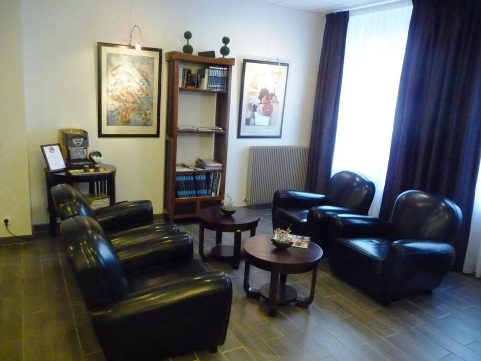 Lobby ibis Styles Paris Gare Saint Lazare