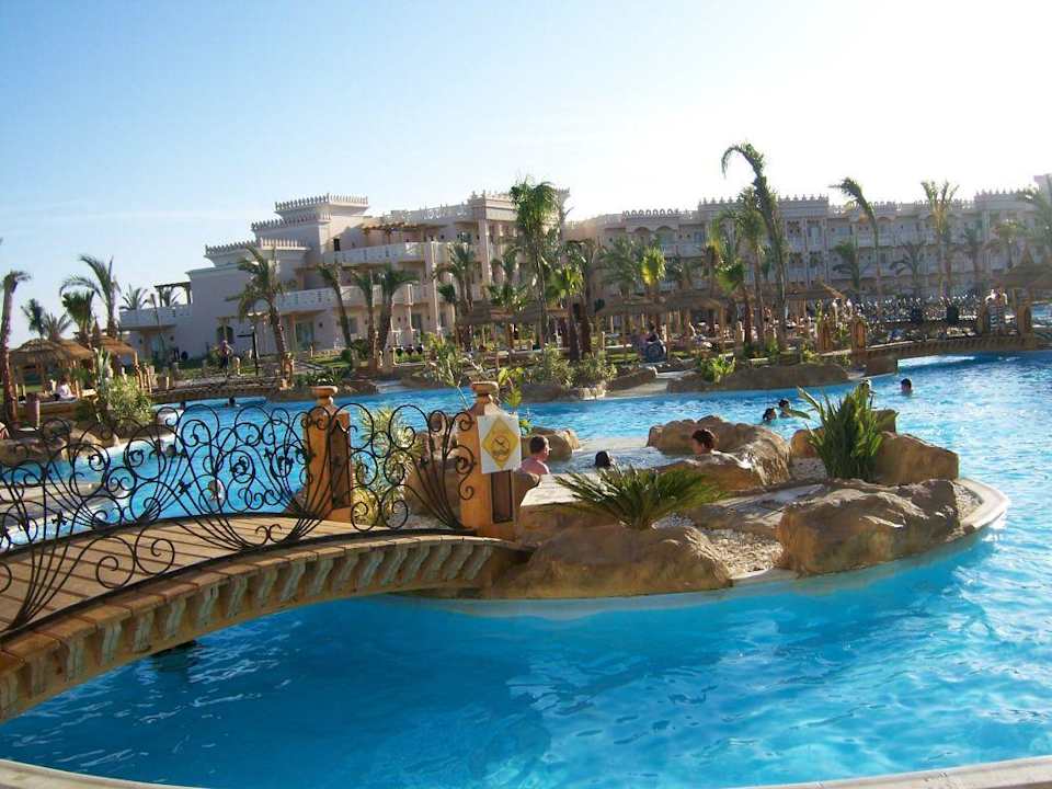 Insel mit Whirlpool im Pool Pickalbatros Palace Resort