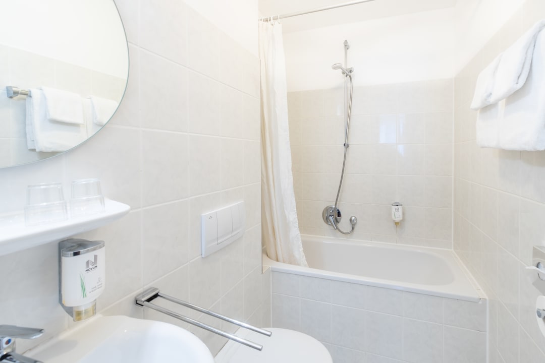 Zimmer Hotel Leonet